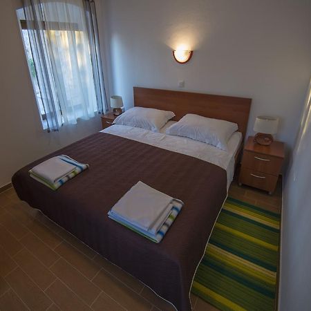Apartments Punta Starigrad Paklenica Exterior photo
