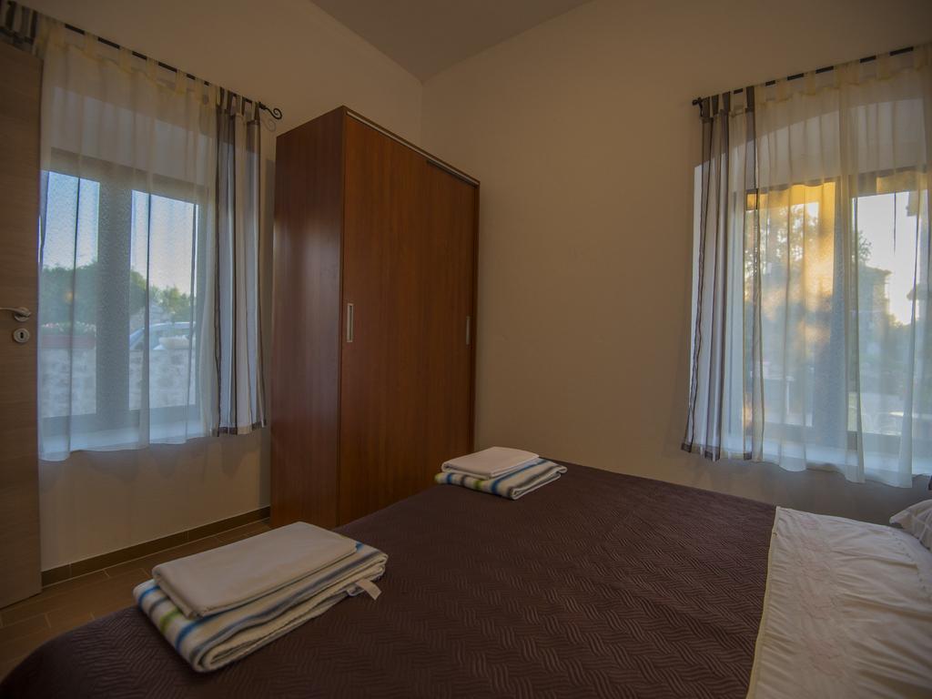 Apartments Punta Starigrad Paklenica Exterior photo